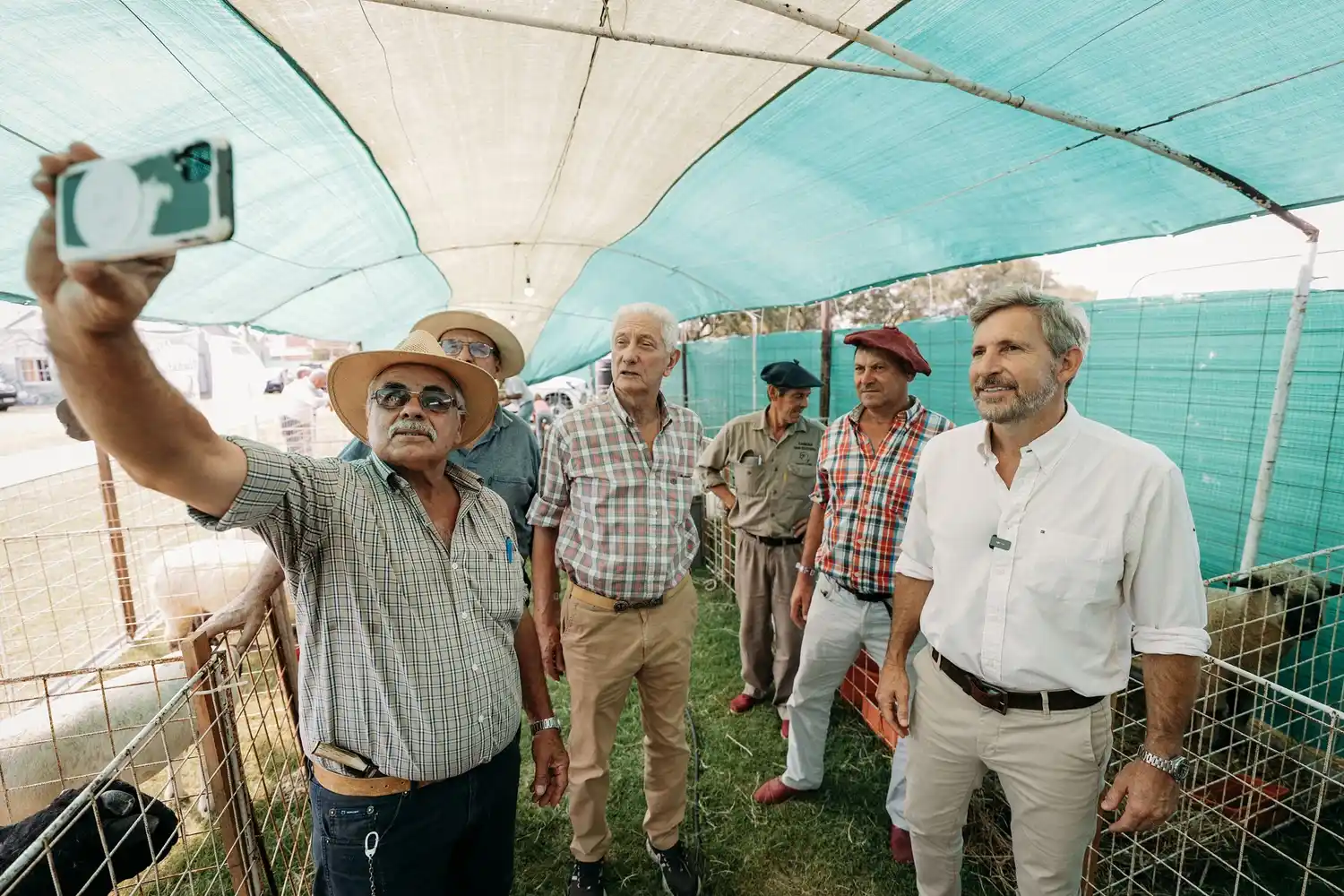 Frigerio inauguró la 28ª Fiesta Nacional de la Apicultura en Maciá y anunció la postulación al Congreso Latinoamericano 2026