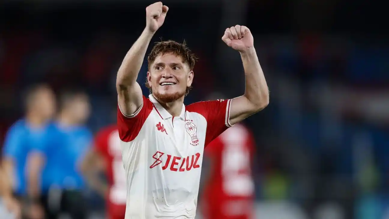 Gil, de Huracán, que hoy visitará a Banfield.