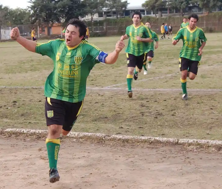 Sarmiento trepó a la cima del torneo