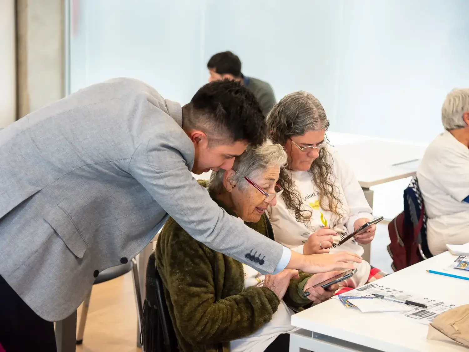 Mayores Conectados se afianza con 13 talleres realizados y nuevas propuestas