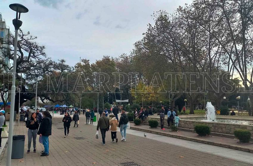 El cielo estará mayormente nublado toda la jornada.