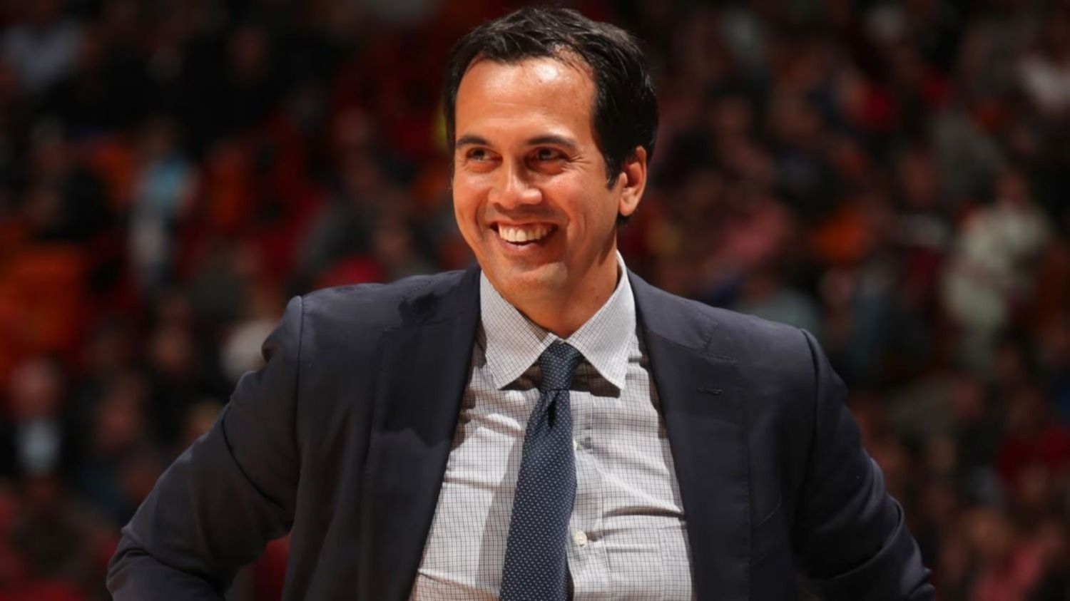 ¿Cuánto ganará Erik Spoelstra, el entrenador mejor pago de la NBA?