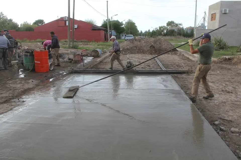 Obra de pavimento en el barrio Hugo del Carril