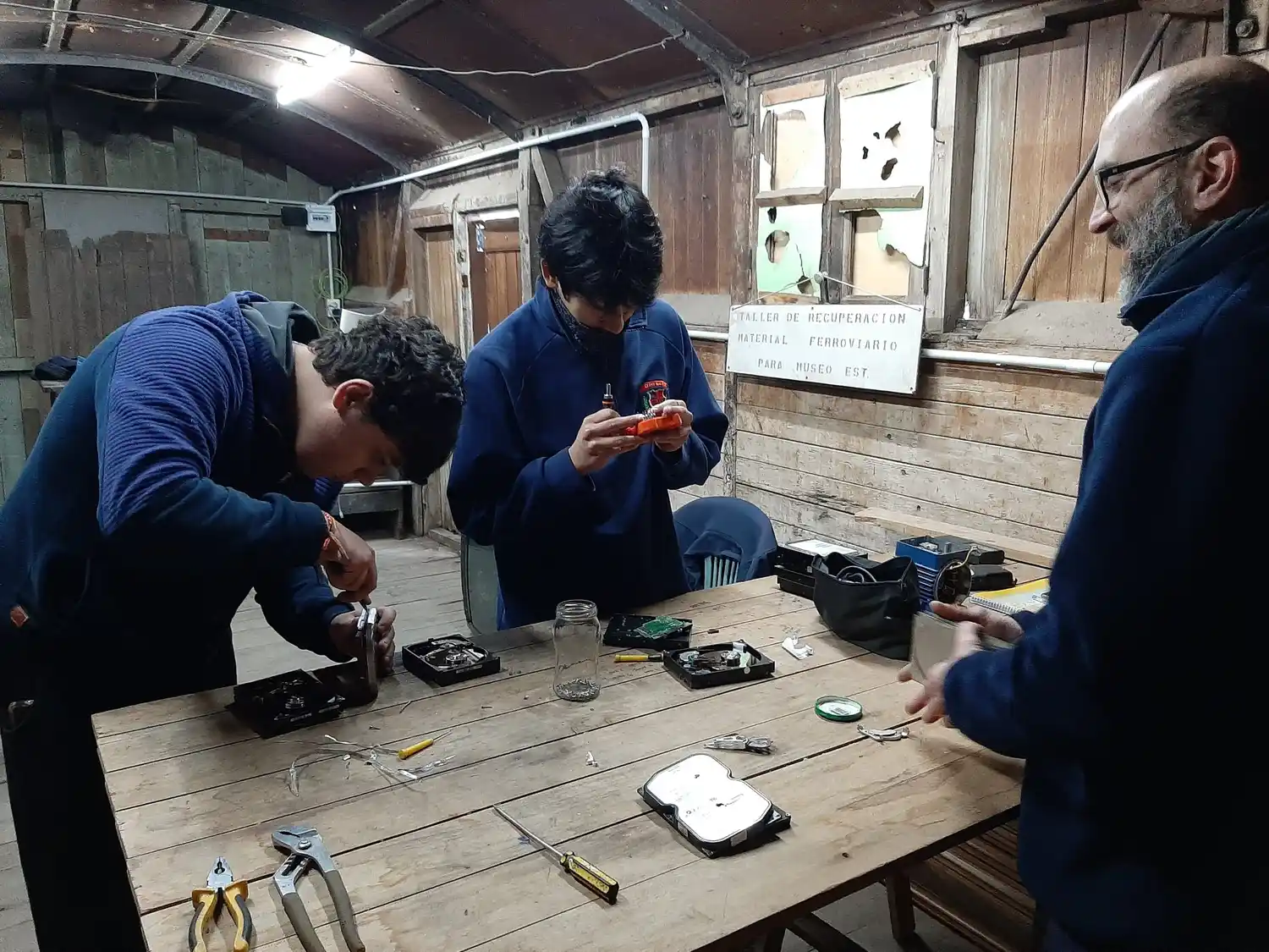 Alumnos de la Escuela Técnica desarrollan proyecto de Aerogeneradores en el Taller Municipal de Ingeniería Inversa