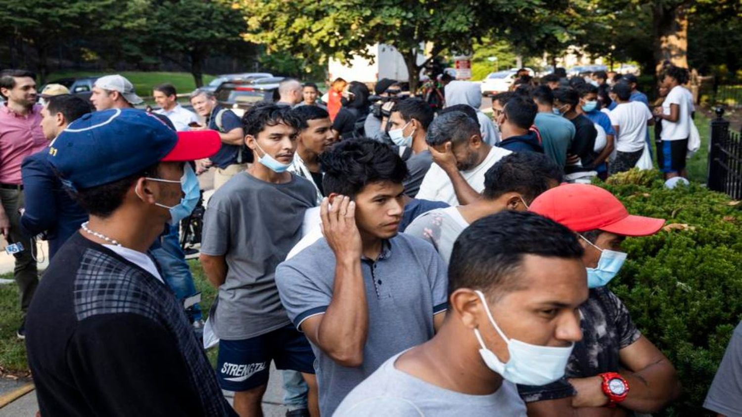 LA COSA SE PUSO FEA: gobernador de California pide investigar a DeSantis y Abbott por envíos de migrantes, entre ellos venezolanos