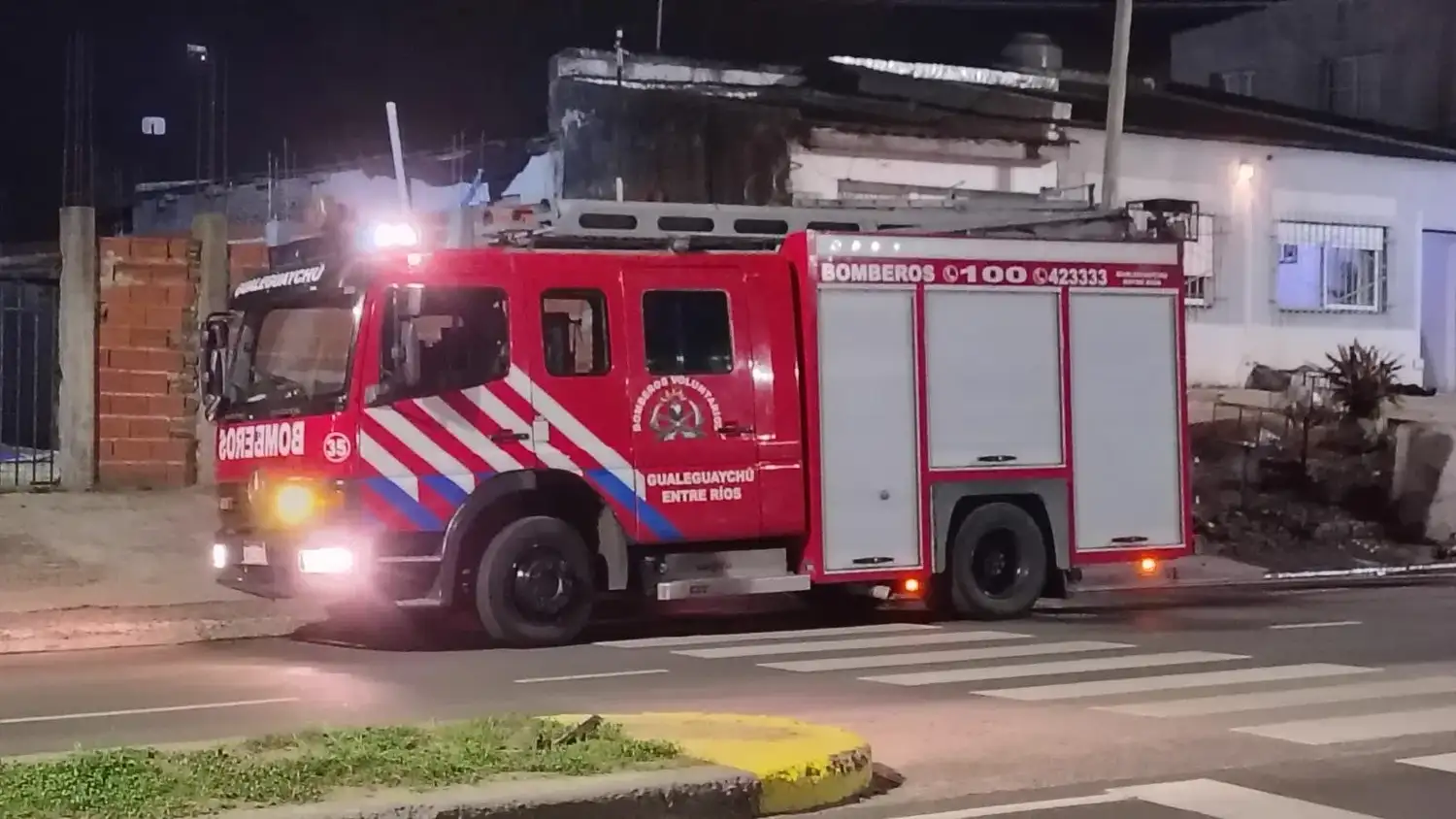 Una garrafa se prendió fuego e incendió el interior de una casa en Boulevard Pedro Jurado