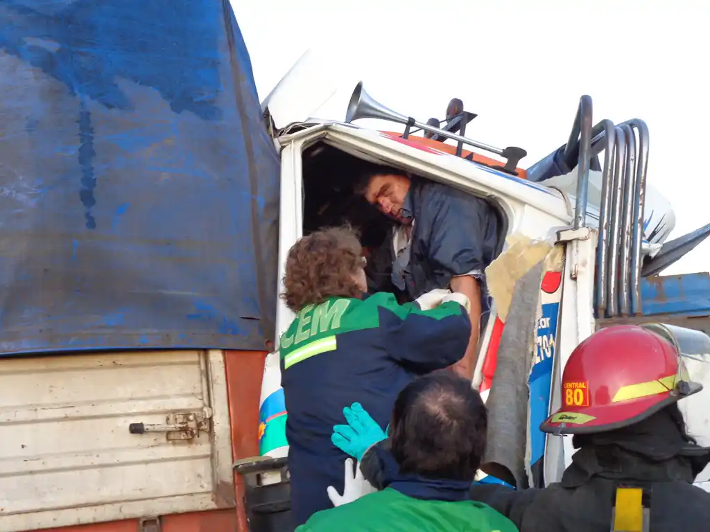 Tragedia en Ruta 9: Falleció conductor que quedó atrapado en camión 