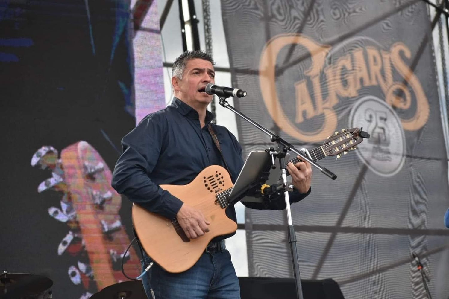 Carlos Carrizo, el músico que quiere mantener vivo el folklore en los pueblos