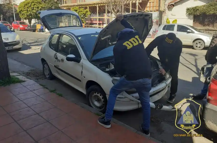 Lo detuvieron en un control y presentó documentación trucha