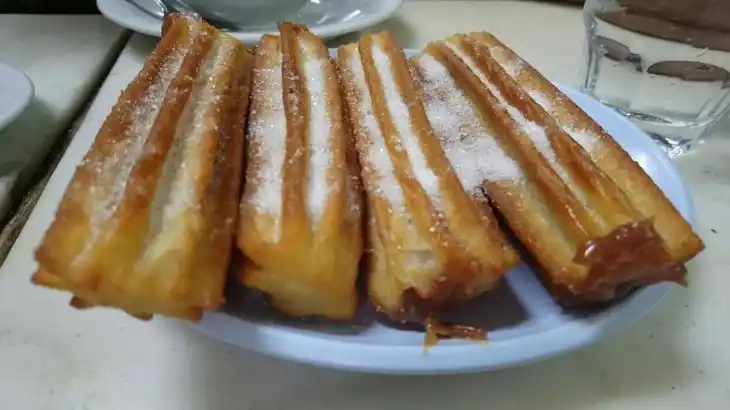 Cierra la mítica cafetería “La Giralda”, famosa por su chocolate con churros