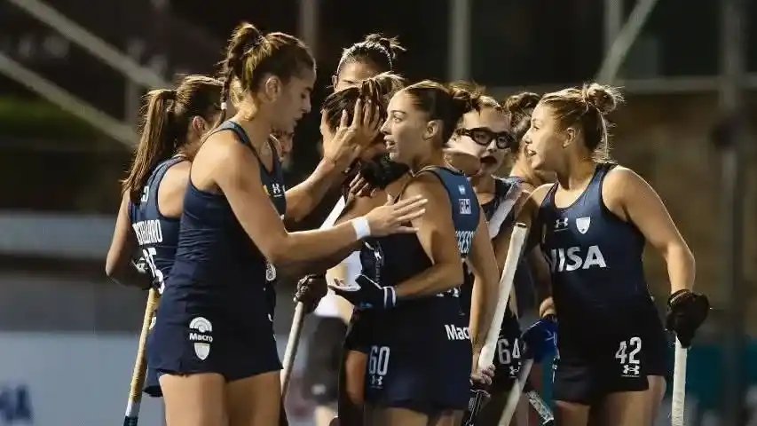 Bruggesser, al centro, es parte de Las Leonas.