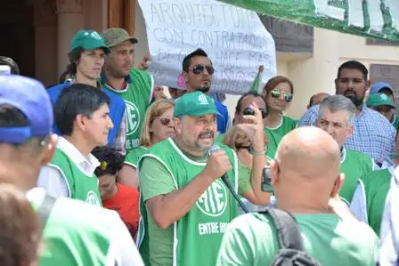 Tras la negación del bono de fin de año
ATE marchó en Paraná “contra el ajuste”
