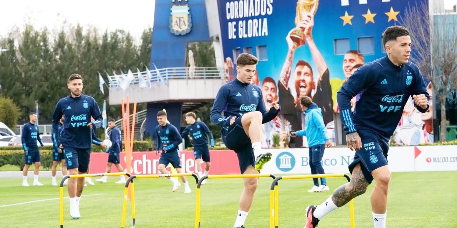 Scaloni define el equipo en el entrenamiento de la Selección Argentina