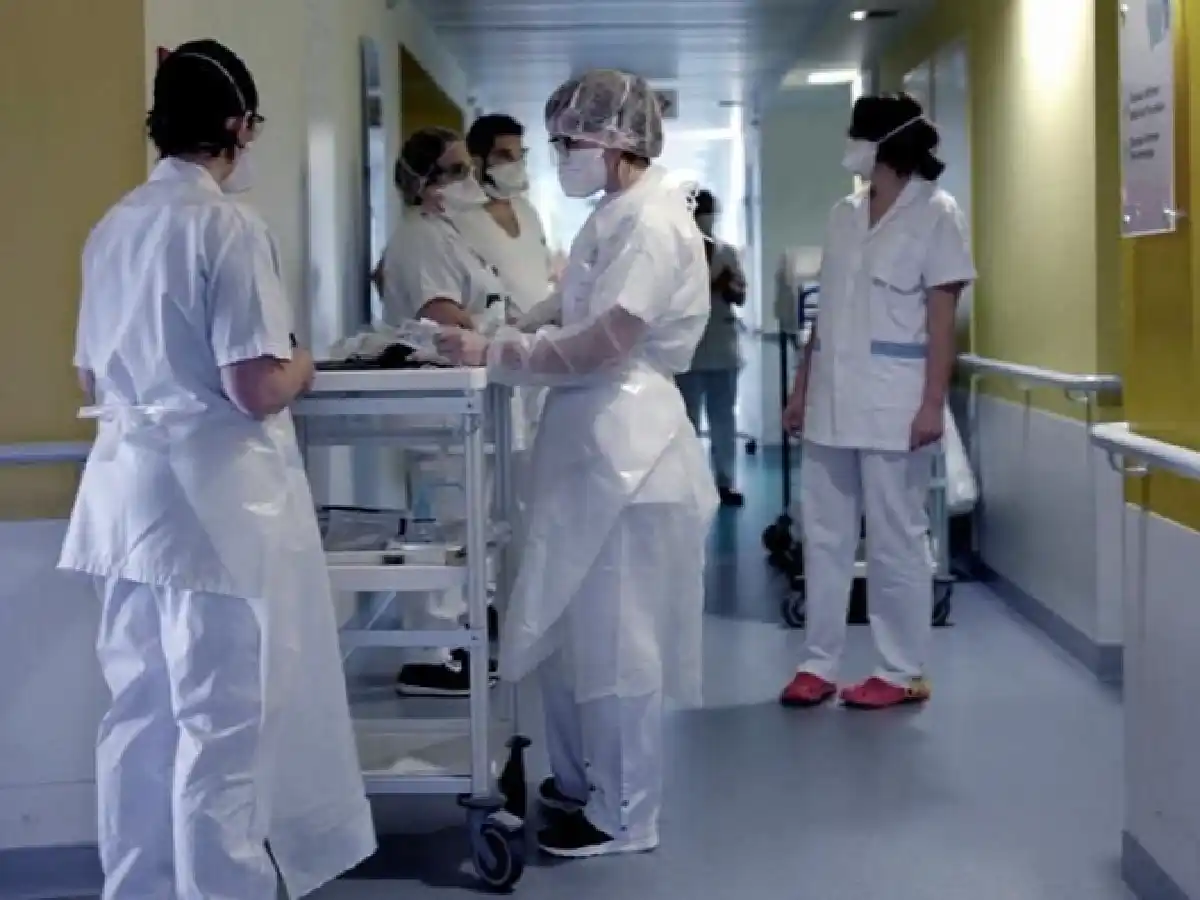 "Nunca en mi vida vi algo tan contagioso como Ómicron", dijo el infectólogo Pizzi