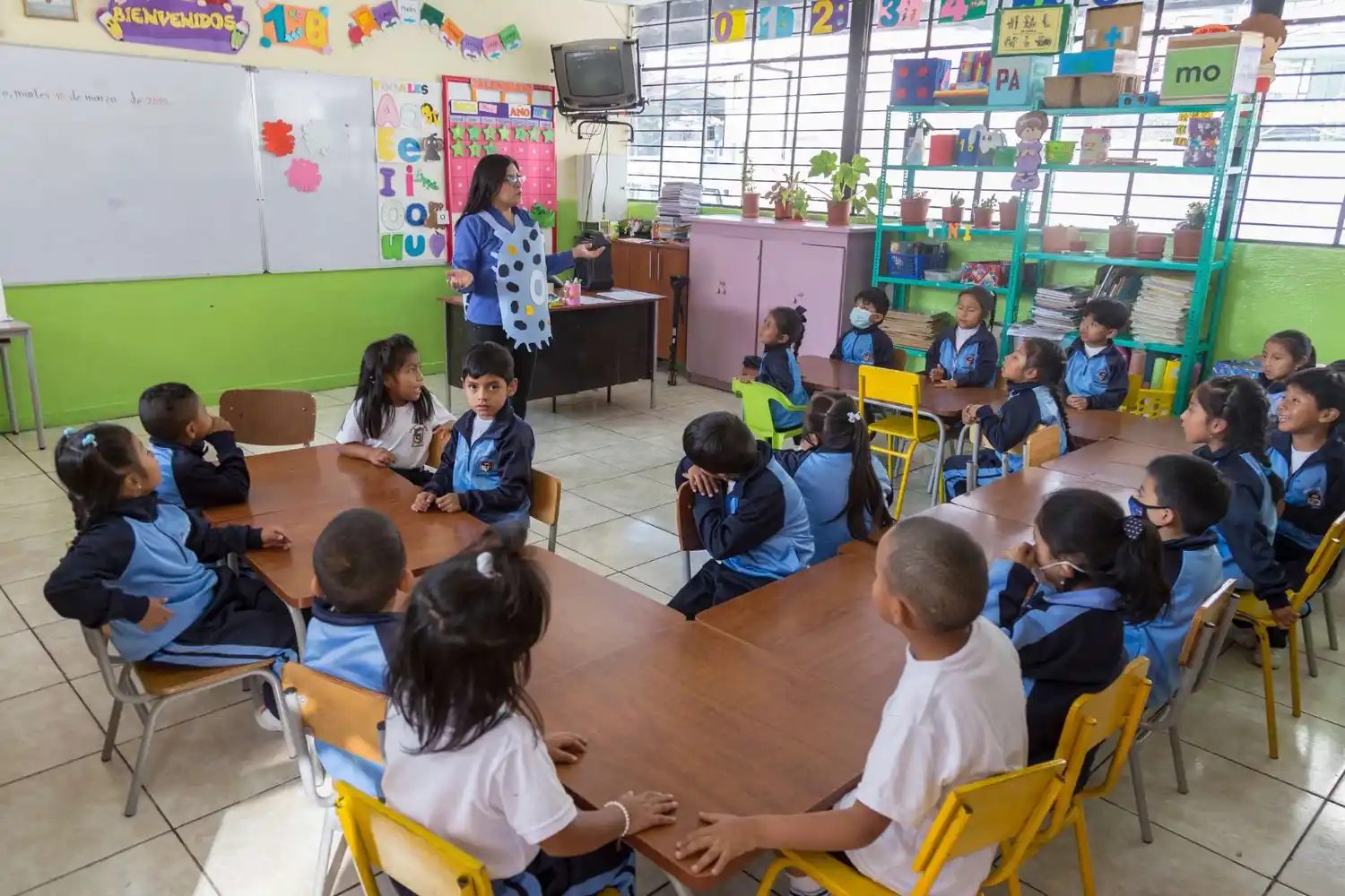 Después de 14 meses, vuelven las clases presenciales en Ecuador