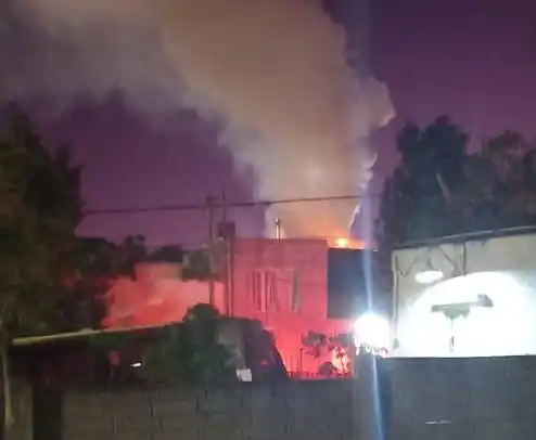 Se incendió un depósito de artesanías