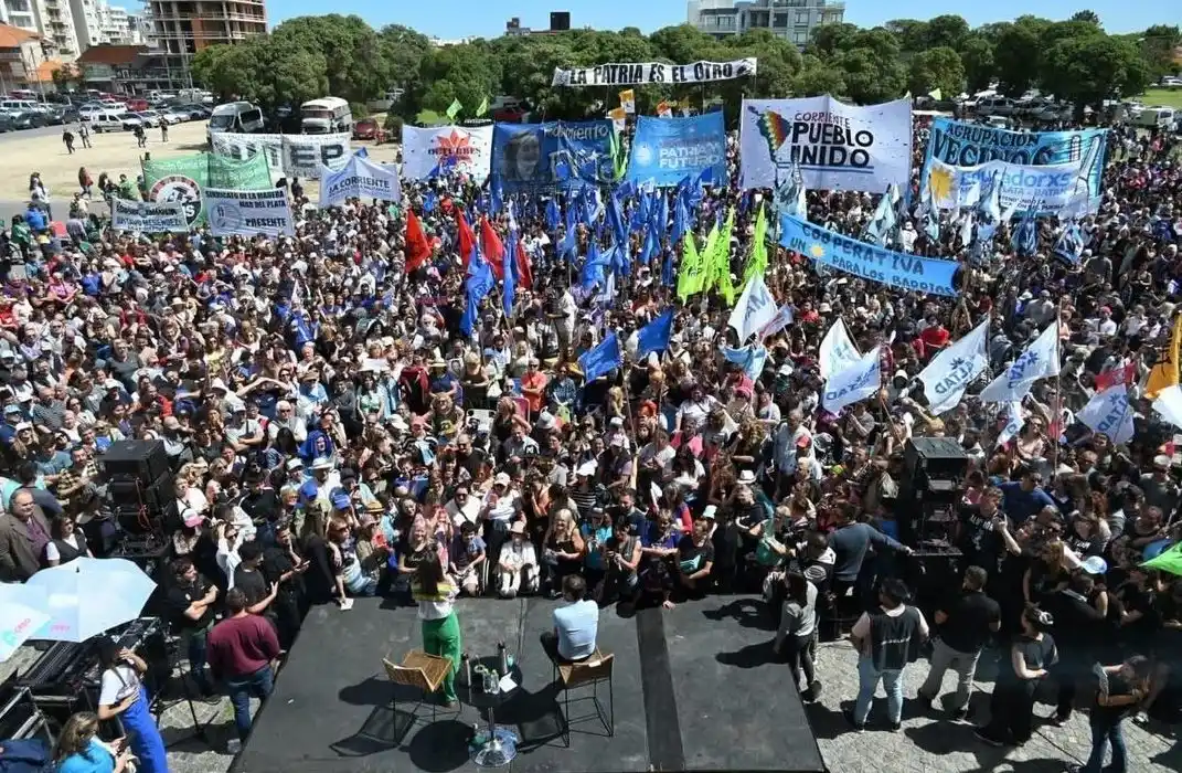 Kicillof reunió a la militancia en Mar del Plata para respaldar a Massa.