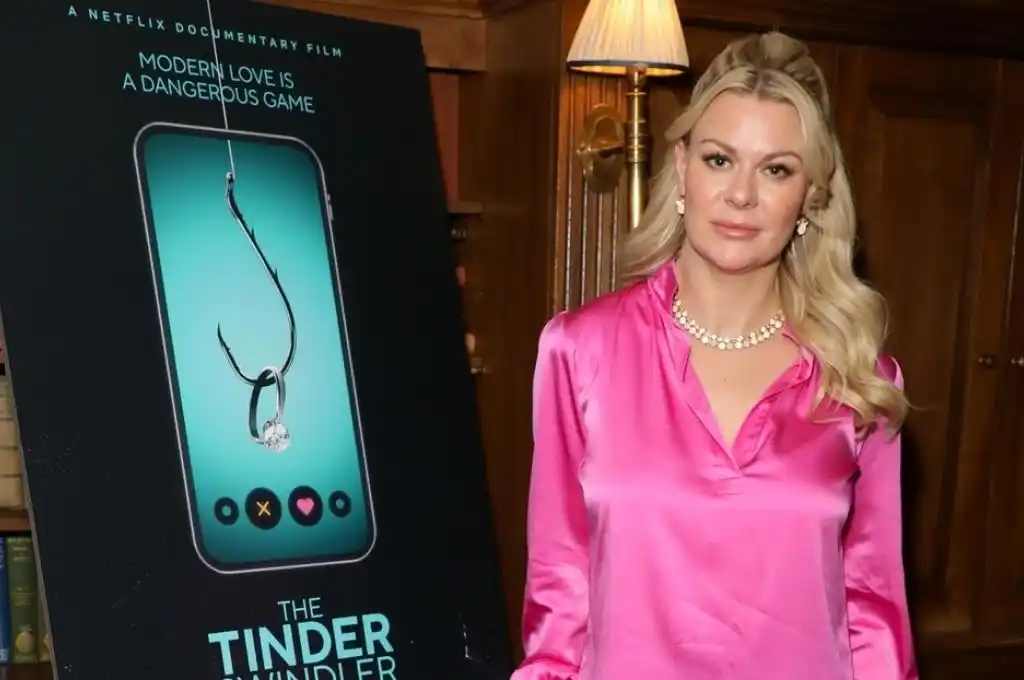 La víctima del estafador de Tinder revela cómo cayó en sus encantos