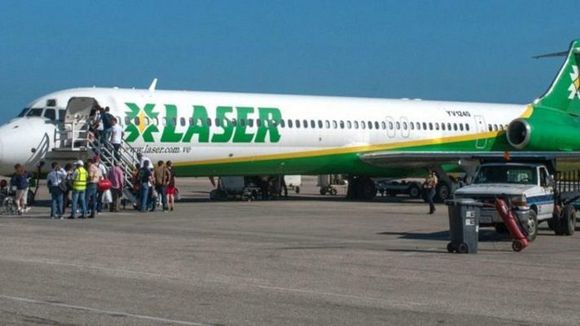 Laser habilitará vuelos especiales para pasajeros afectados por la suspensión