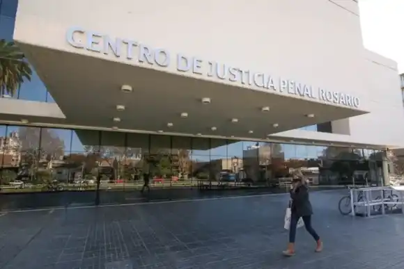 Rosario: se entregó un sospechoso del crimen de uno de los taxistas