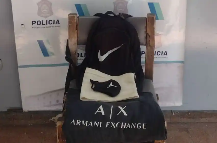 Robó una mochila y lo detuvieron