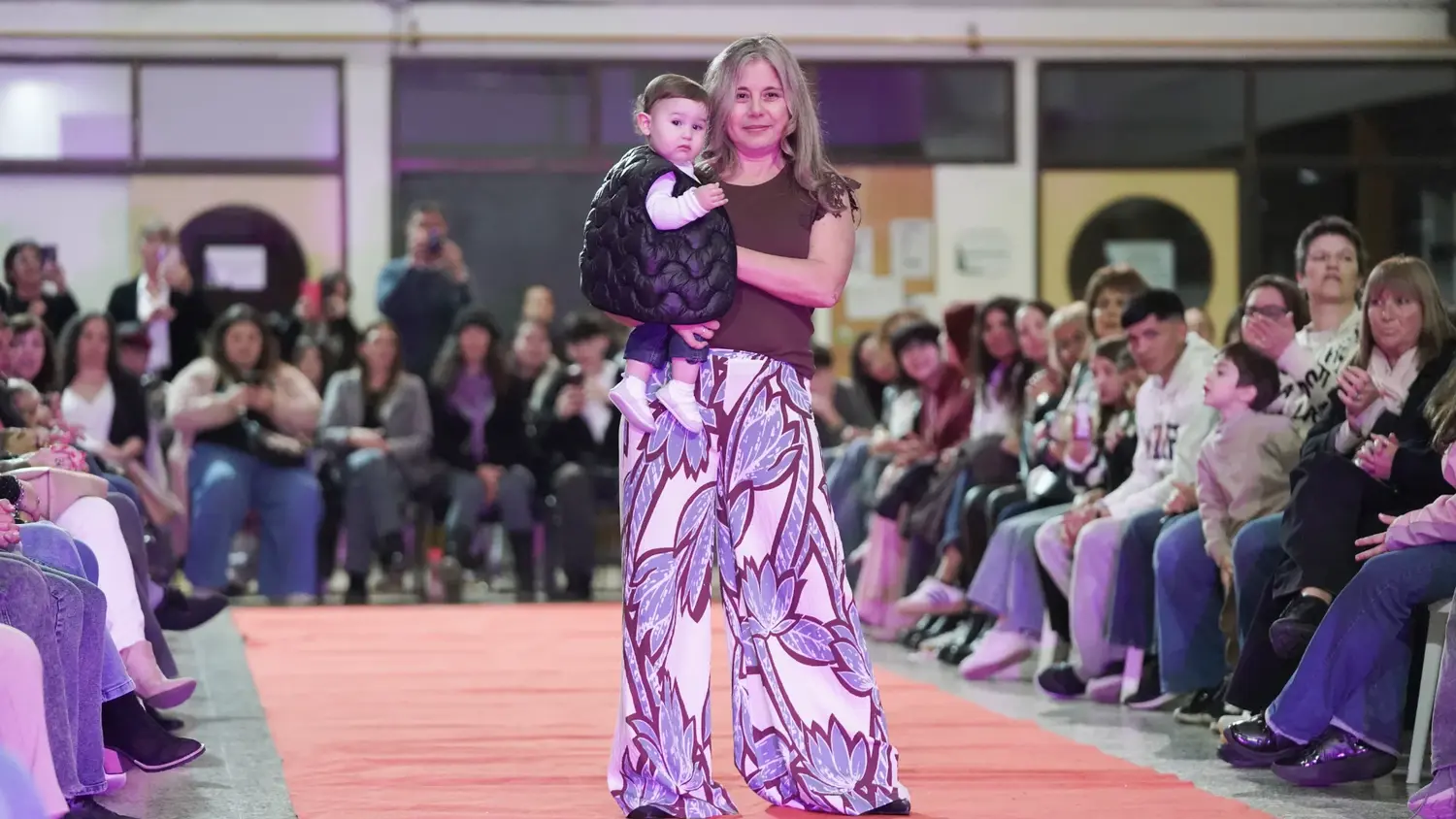 En la Escuela Secundaria Nº 7. Alumnos, vecinos y familias compartieron en un desfile solidario