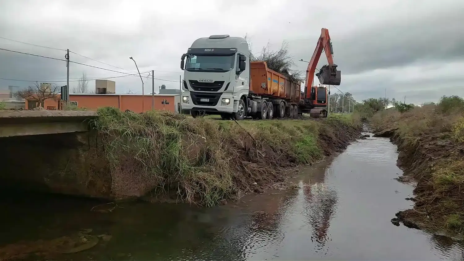 El Municipio de Sunchales recupera desagües estratégicos como parte de las acciones preventivas ante “El Niño” - 1