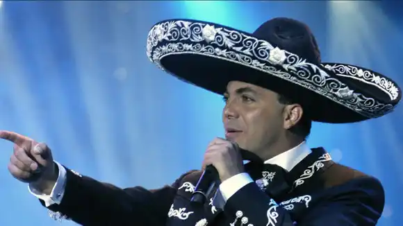 Cristian presenta a su nuevo amor en redes