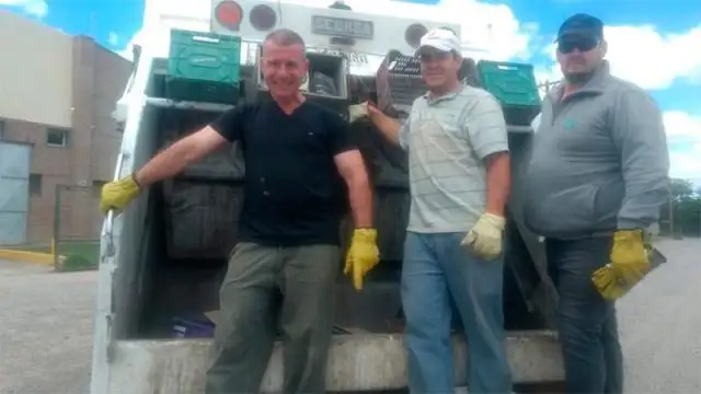 Intendente y sus concejales salieron a juntar la basura por paro de recolectores