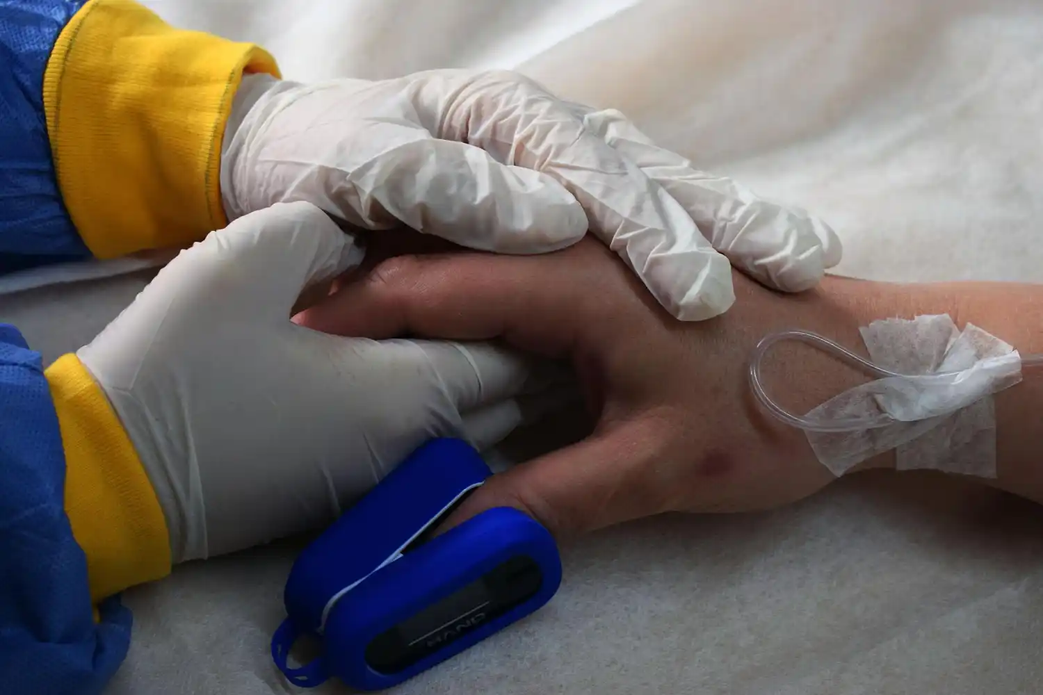 Covid-19: familiares podrán acompañar a pacientes críticos 