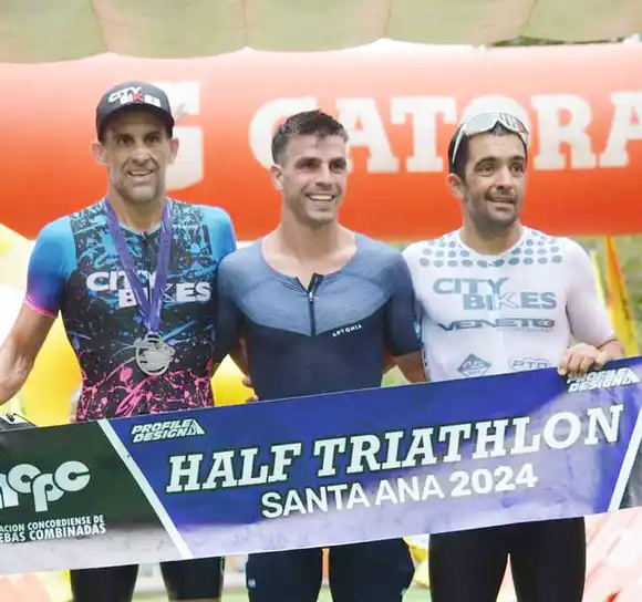 Romina Balena y Mateo Bustos se quedaron con el Half Triatlón
