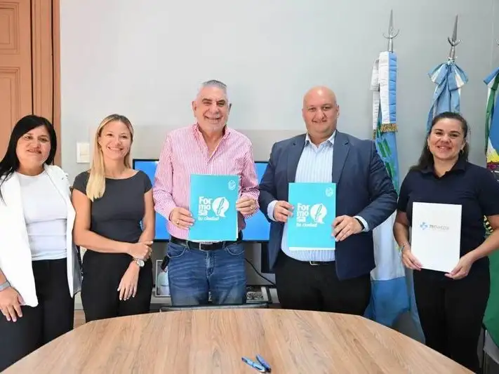 Jofré firmó convenio con beneficios en 
ortopedia y rehabilitación para los municipales