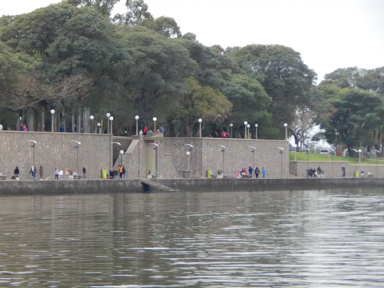 Las cianobacterias llegaron a la laguna de Chascomús y hay alerta “amarillo”