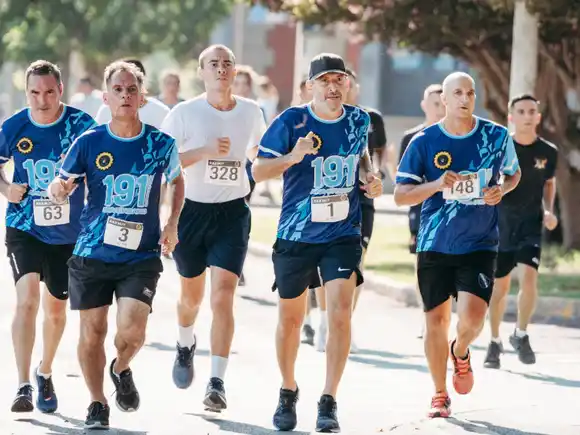 El gobernador Frigerio participó de la carrera por el aniversario de la Policía de Entre Ríos