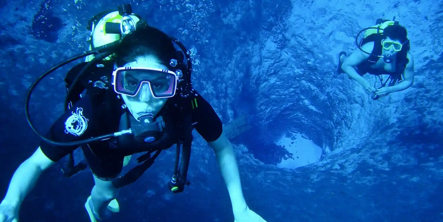 El fenómeno del buceo en barcos hundidos