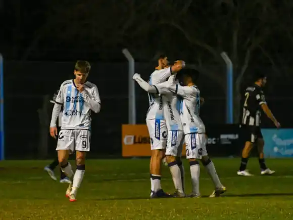 LRF:Atlético goleó y es líder a la espera de Libertad