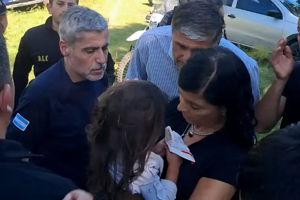 La niña fue encontrada en un descampado próximo a su domicilio.