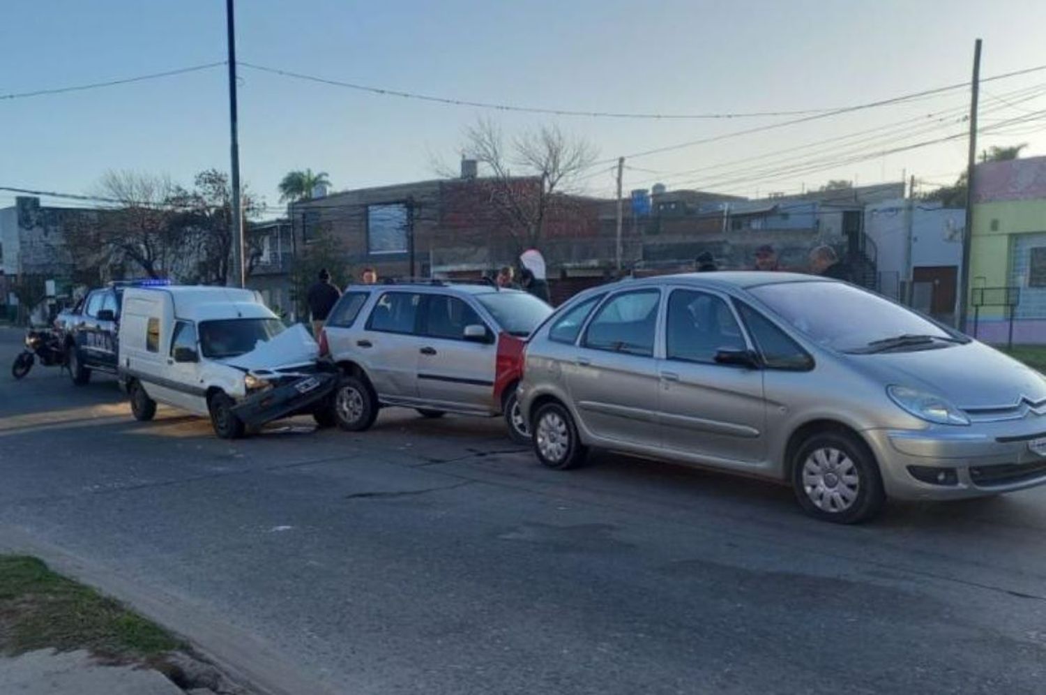 Un choque en cadena terminó a las piñas en avenida Perón y Luciano Molinas