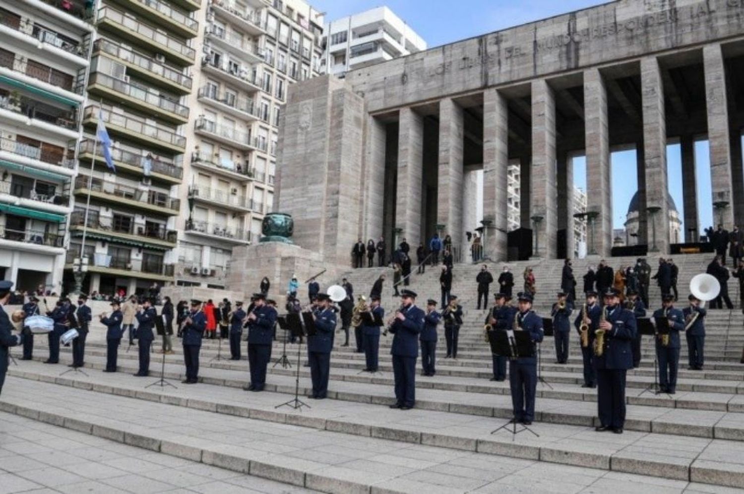 Día de la Bandera: homenajes en el Monumento y un desfile aéreo