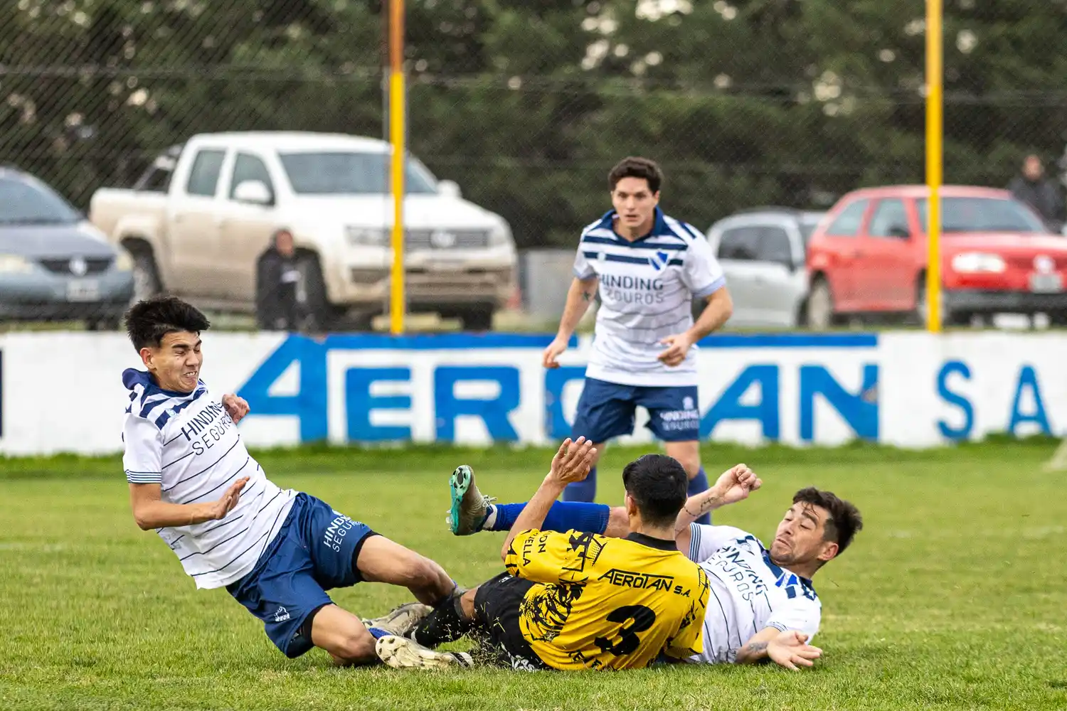 Olimpo empató y se alejó de la cima