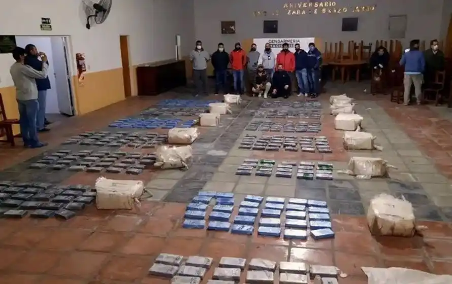El operativo del año: secuestran casi 400 kilos de cocaína y hay varias personas detenidas
