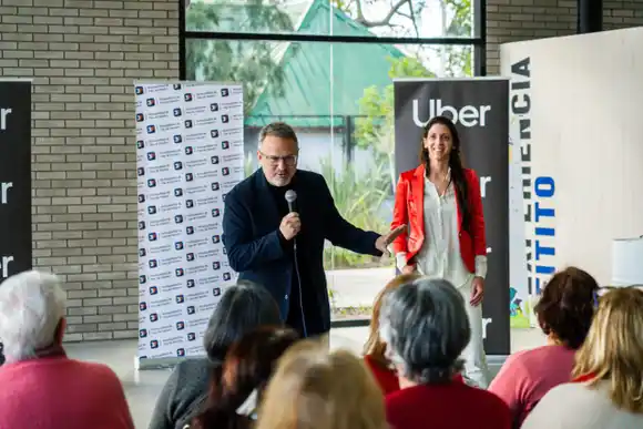 Tres de Febrero desregula el sistema de transporte e incorpora el libre funcionamiento de la app de Uber