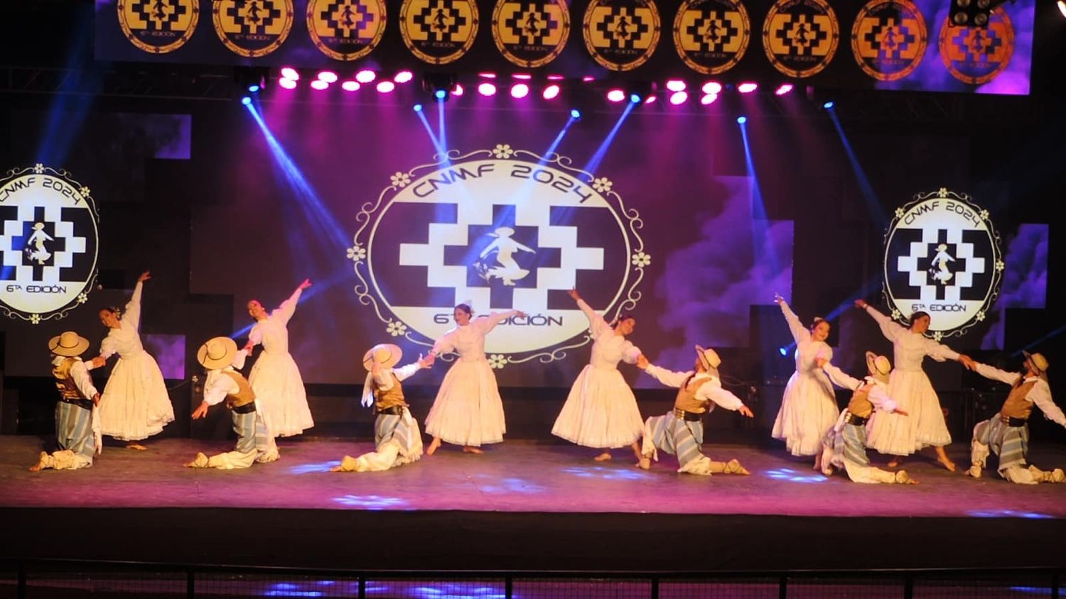 La presentación del Cuerpo Folklórico Municipal.