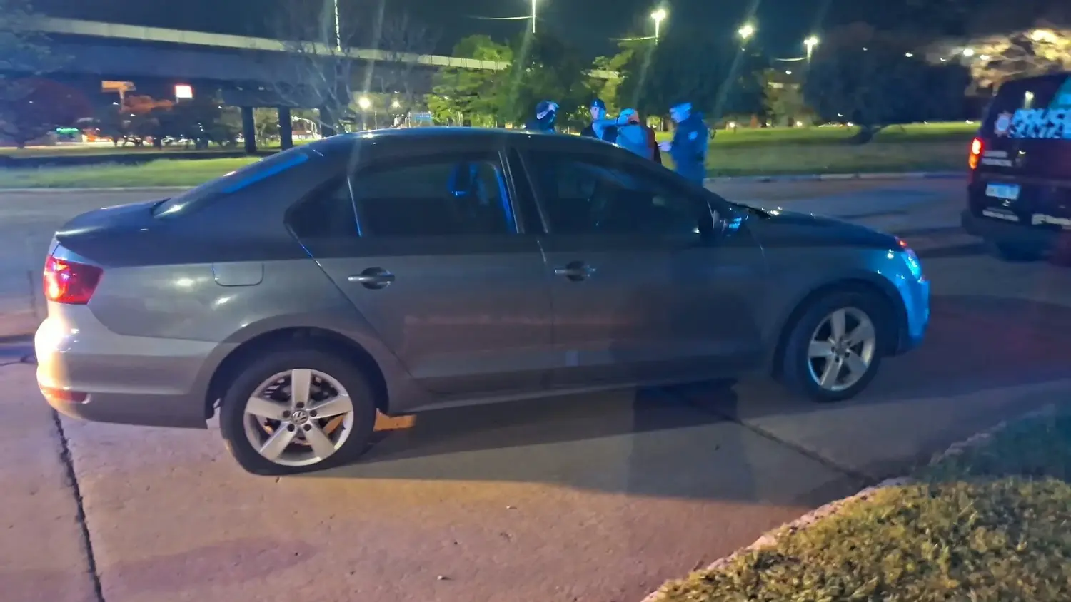 Dio positivo en alcoholemia en el límite con Granadero Baigorria pero no había grúas para llevarse el auto.