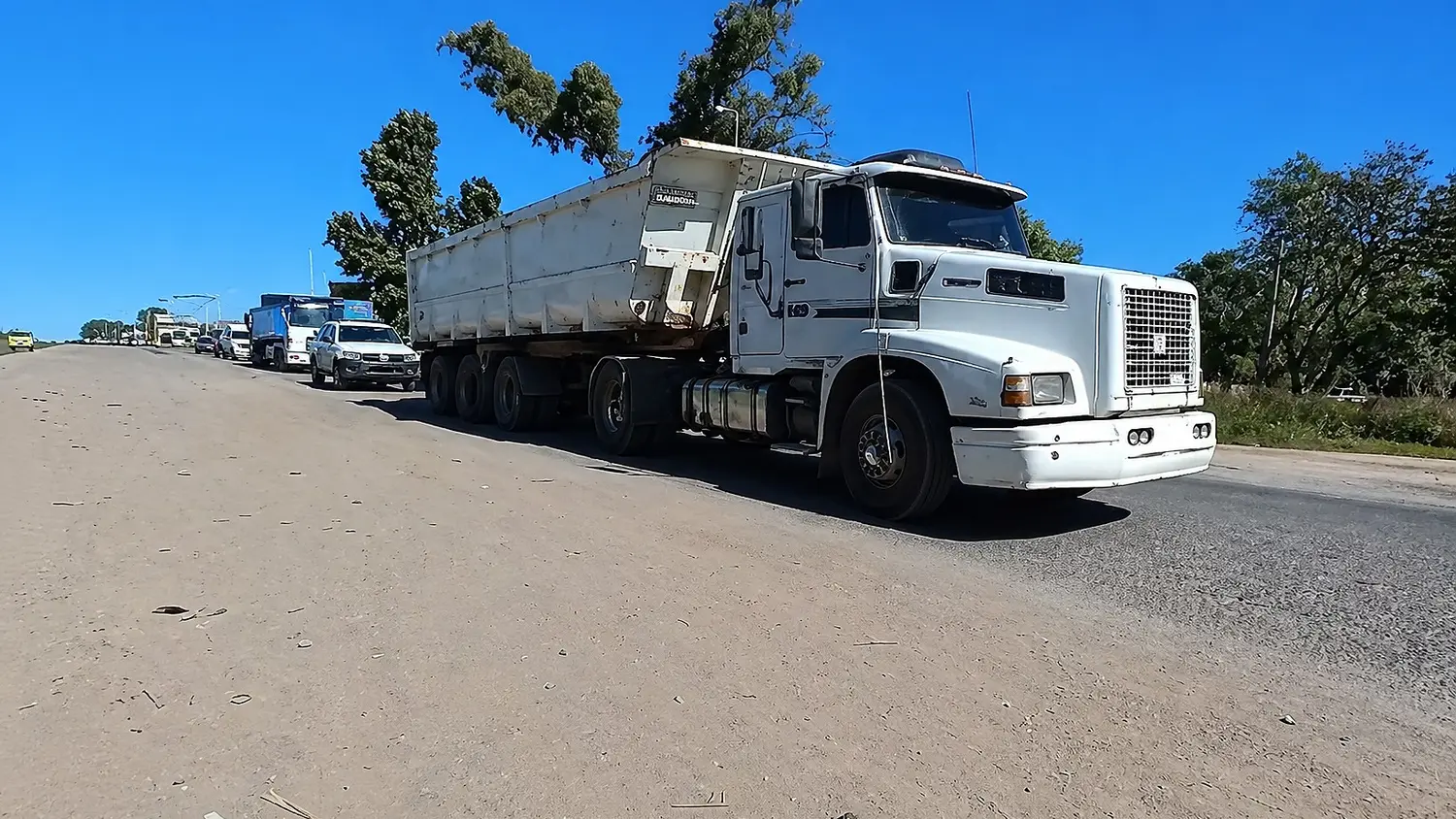 El camión tenía como destino Olavarría, para realizar una compra de piedra partida.