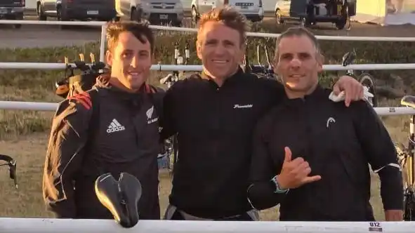 Los competidores locales, presentes en el triatlón Camino de la Costa