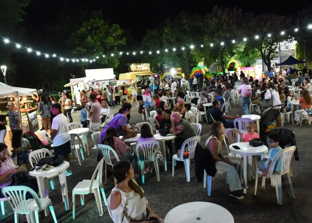 Feria Navideña 2025: dos jornadas para disfrutar, comprar y recorrer el centro de Crespo