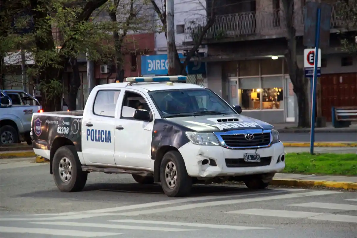 Pelea entre “trapitos” derivó en roturas en un automóvil