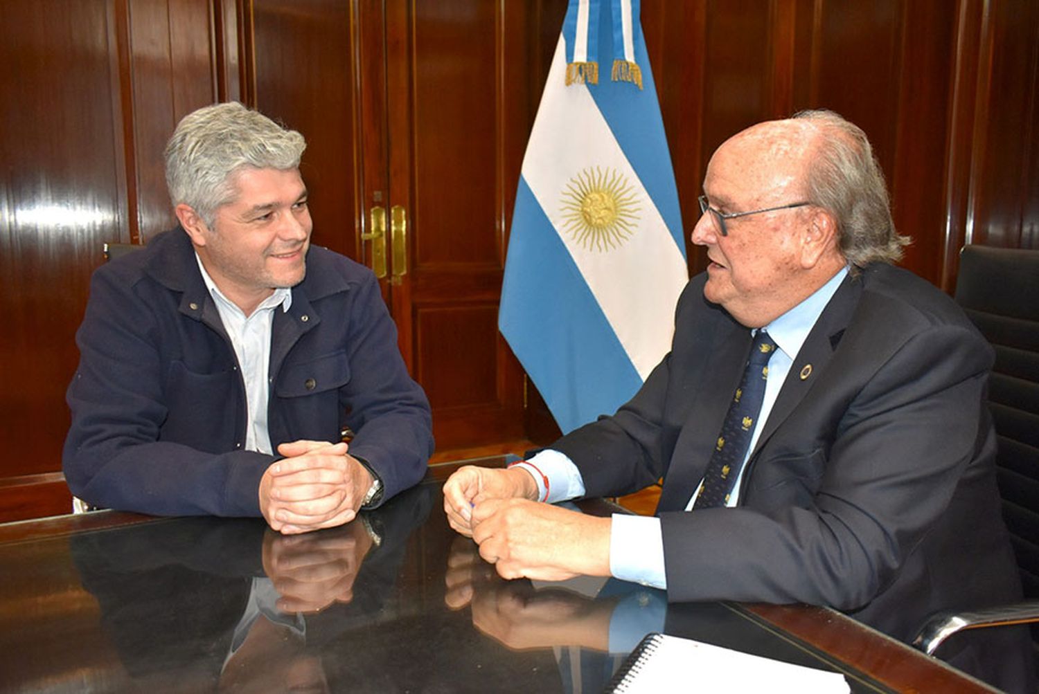 Velázquez continúa sumando apoyos