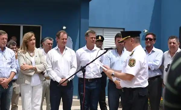 Junto a Piaggio y los legisladores nacionales, Bordet inaugura la Comisaría Novena
